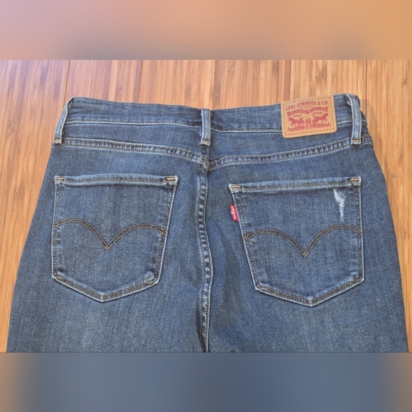 Levis Distressed 721 High Rise Blue Jeans - Picture 6 of 8